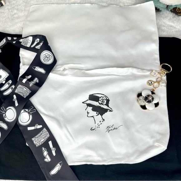 CHANEL Dustbag with scarf and Camilla bag charm keychain - Picture 3 of 7